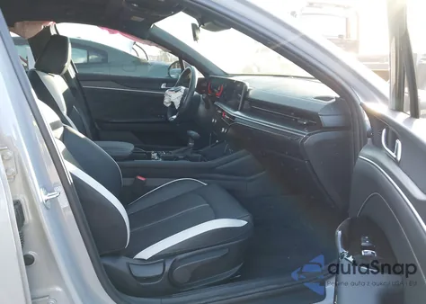 2025 Kia K5 Gt-Line z USA, uszkodzony, nr VIN KNAG64J75S5347861